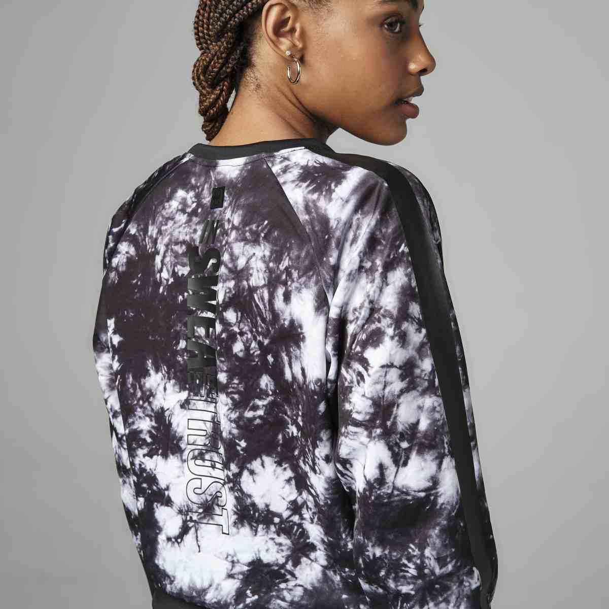 Strong ID Tie-Dye Crop Pullover